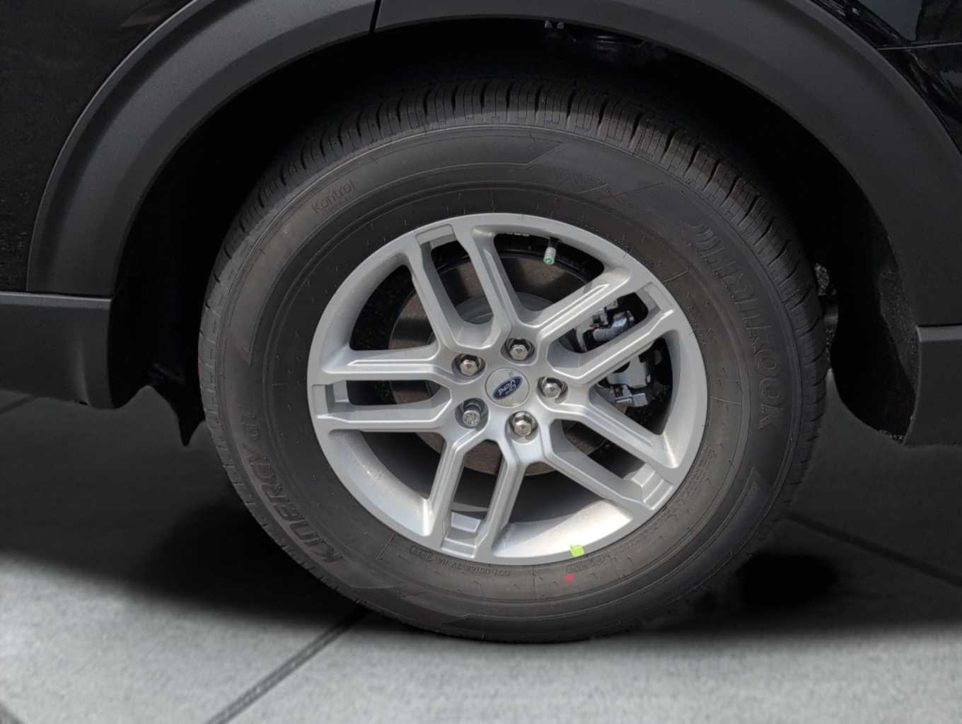2025 Ford Explorer photo 15