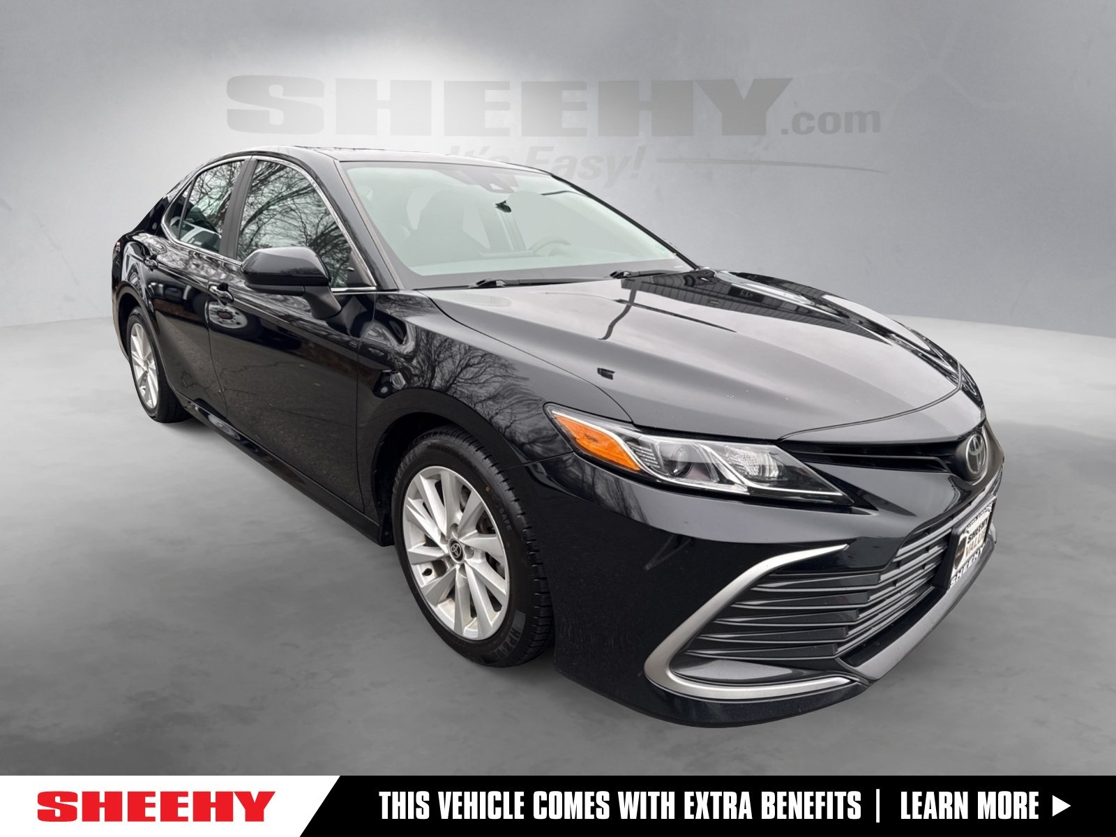 2021 Toyota Camry LE's photo