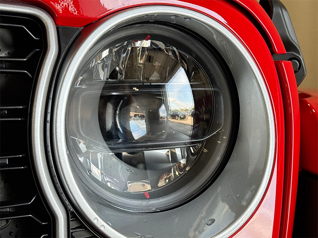 2025 Jeep Wrangler Sahara photo 18