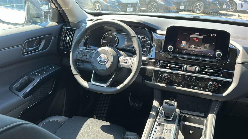 2025 Nissan Pathfinder SV photo 24