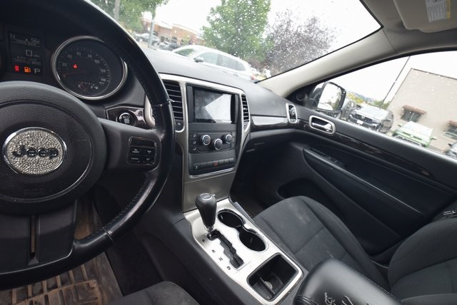 2011 Jeep Grand Cherokee Laredo photo 3