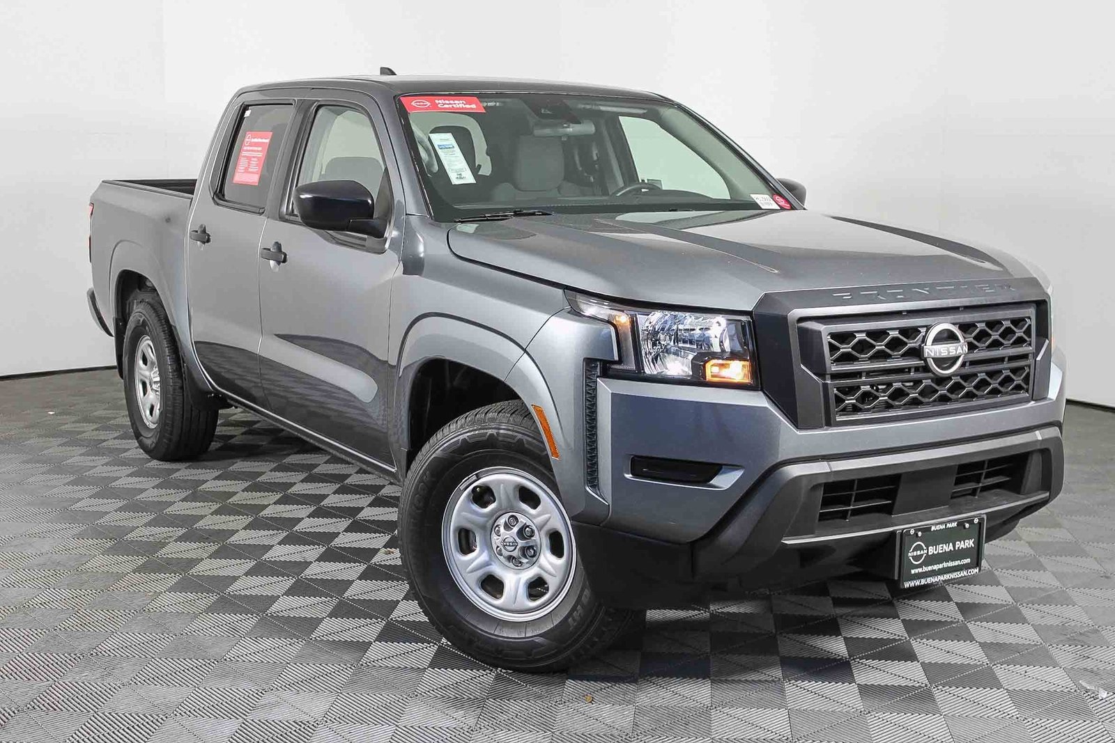 2022 Nissan Frontier S's photo