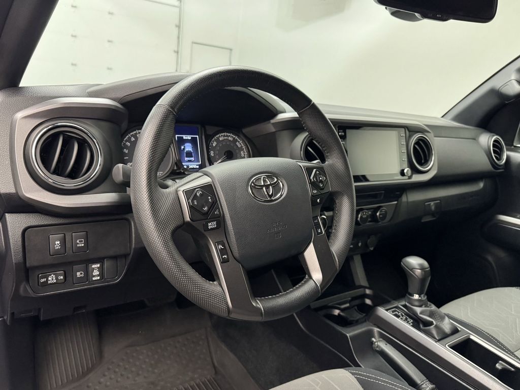 2023 Toyota Tacoma TRD Sport V6 photo 4