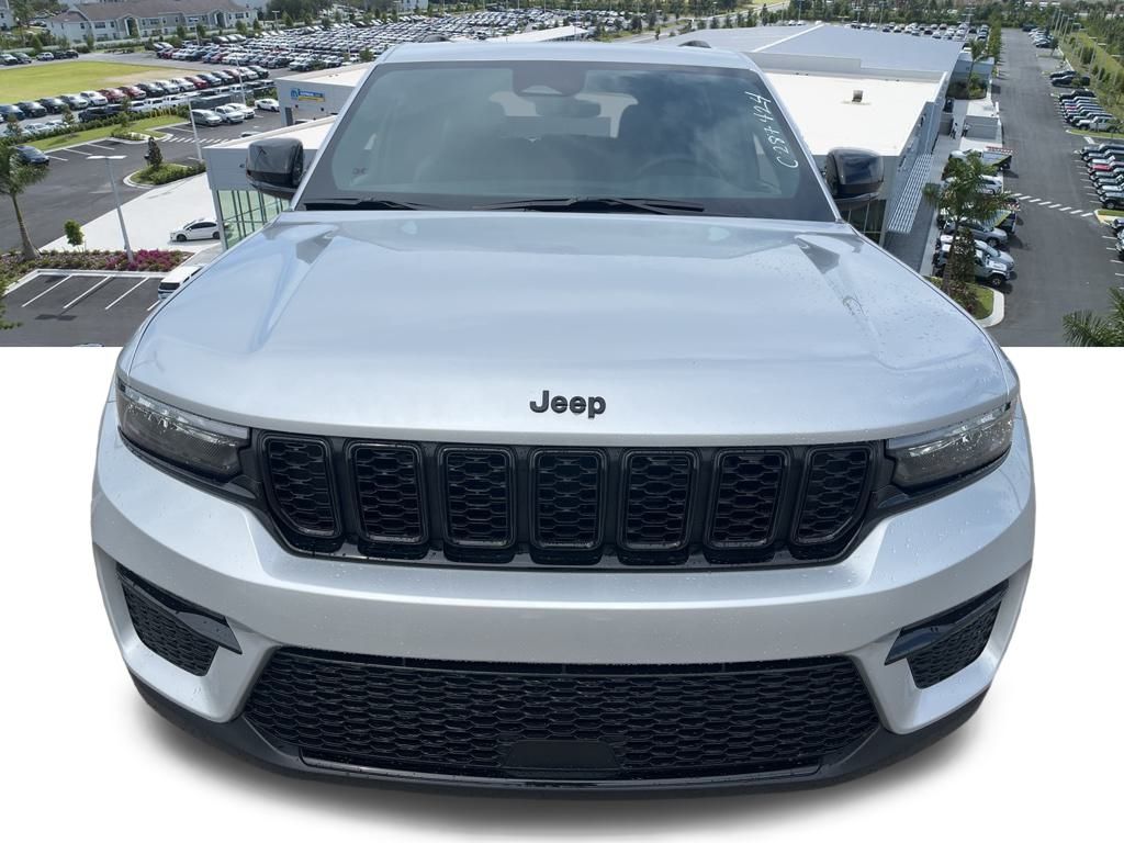 2025 Jeep Grand Cherokee Limited photo 2