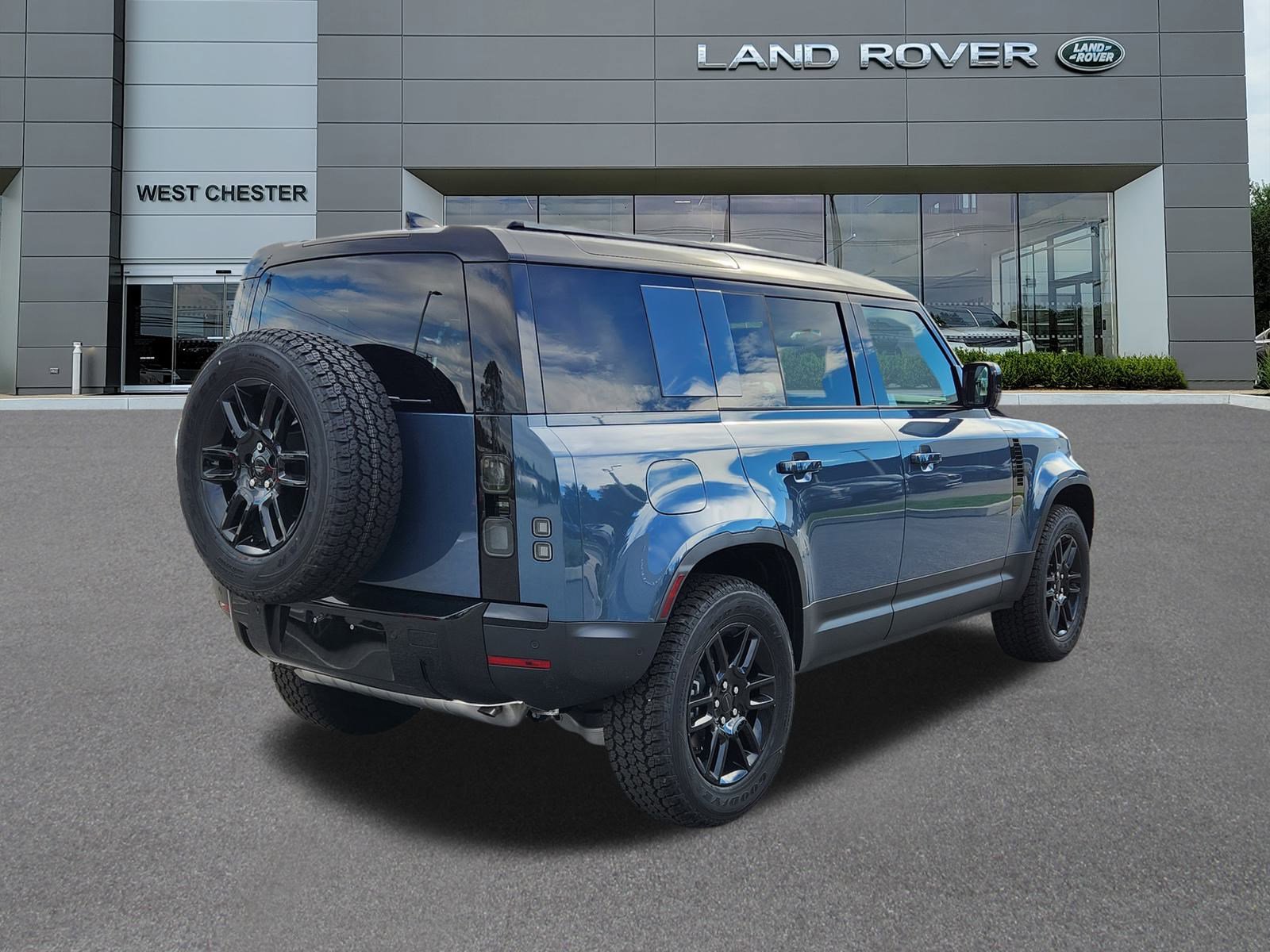 2026 Land Rover Defender 110 S photo 4