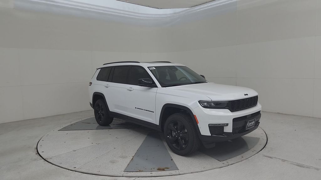 2025 Jeep Grand Cherokee Limited photo 3
