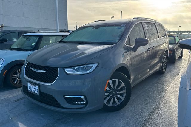 2021 Chrysler Pacifica Hybrid Touring L's photo