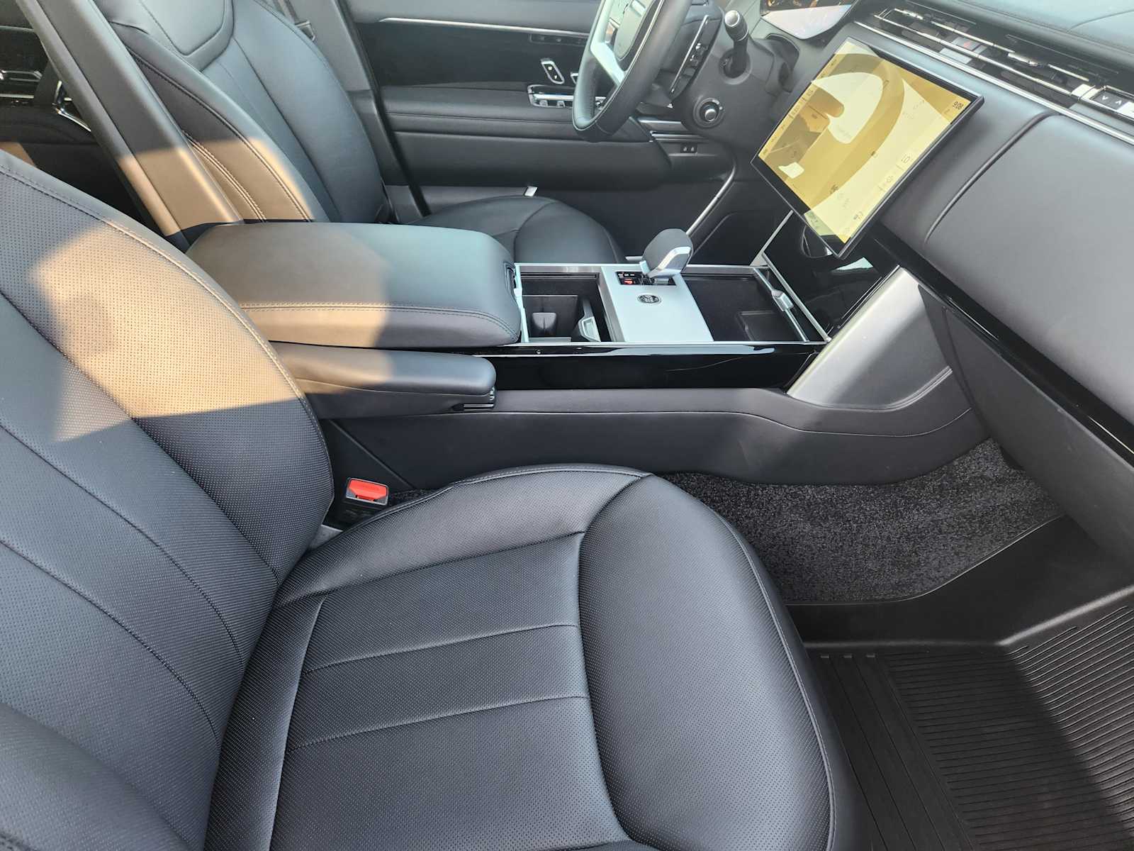2025 Land Rover Range Rover SE photo 12