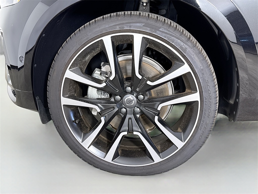 2025 Volvo XC60 Hybrid T8 photo 31