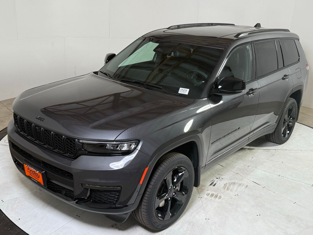 2025 Jeep Grand Cherokee Limited photo 3