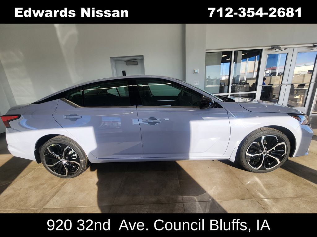 2025 Nissan Altima SR's photo
