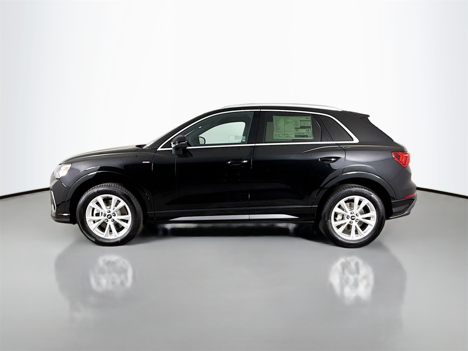 2025 Audi Q3 S line Premium photo 4