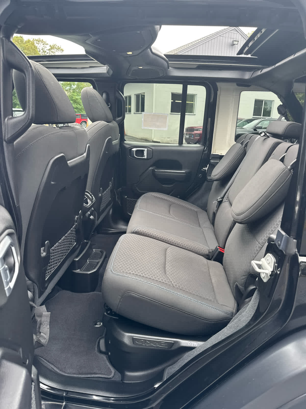 2024 Jeep Wrangler 4xe Rubicon photo 13