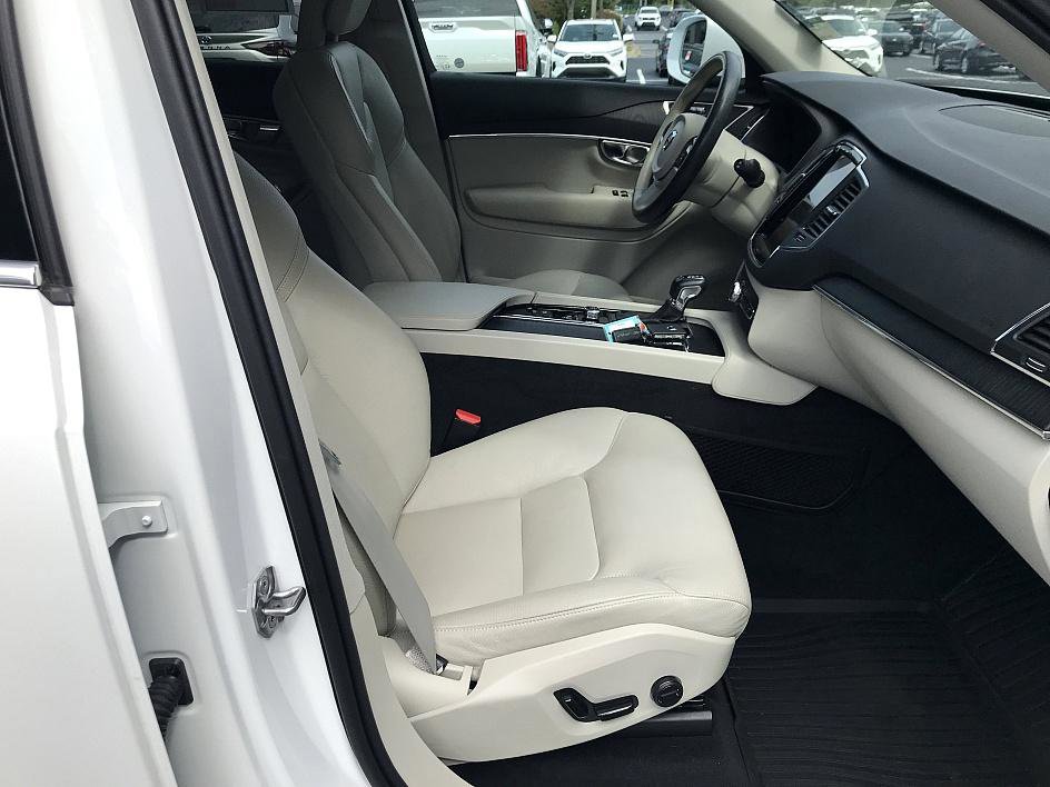 2020 Volvo XC90 T5 Momentum photo 15