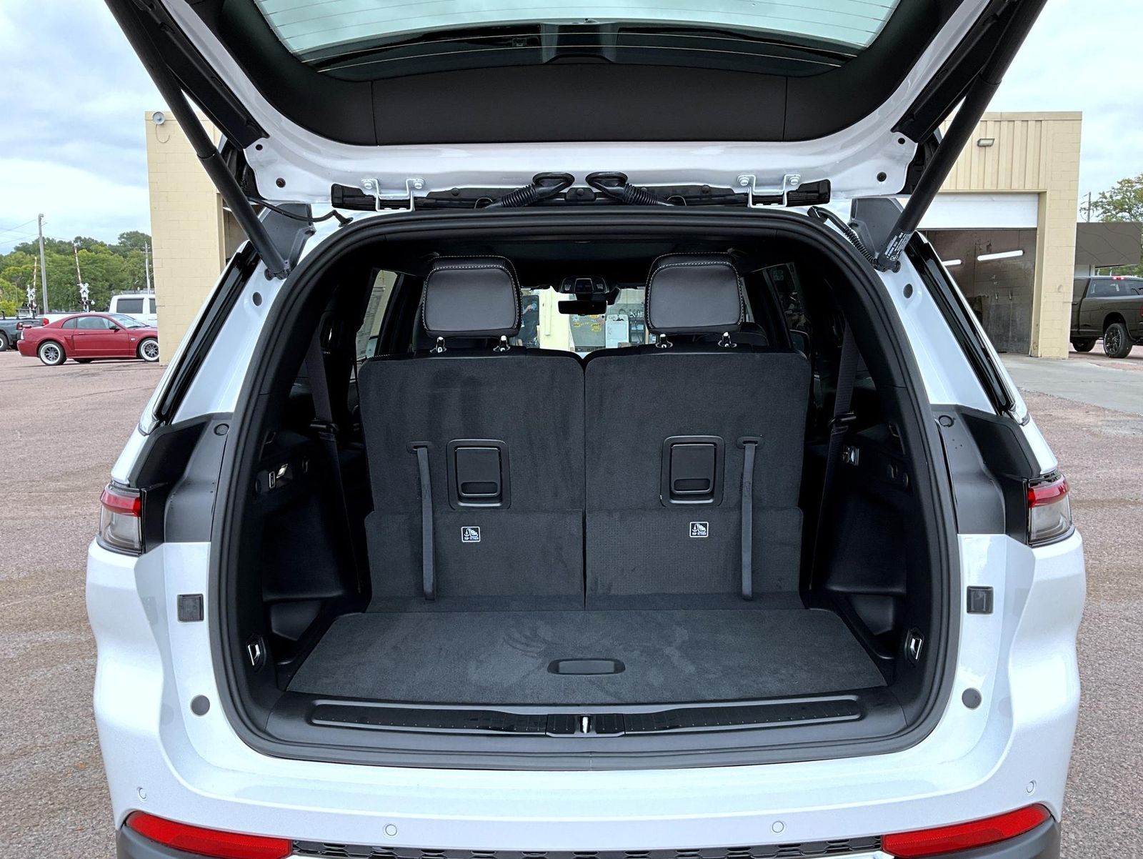 2025 Jeep Grand Cherokee Limited photo 9