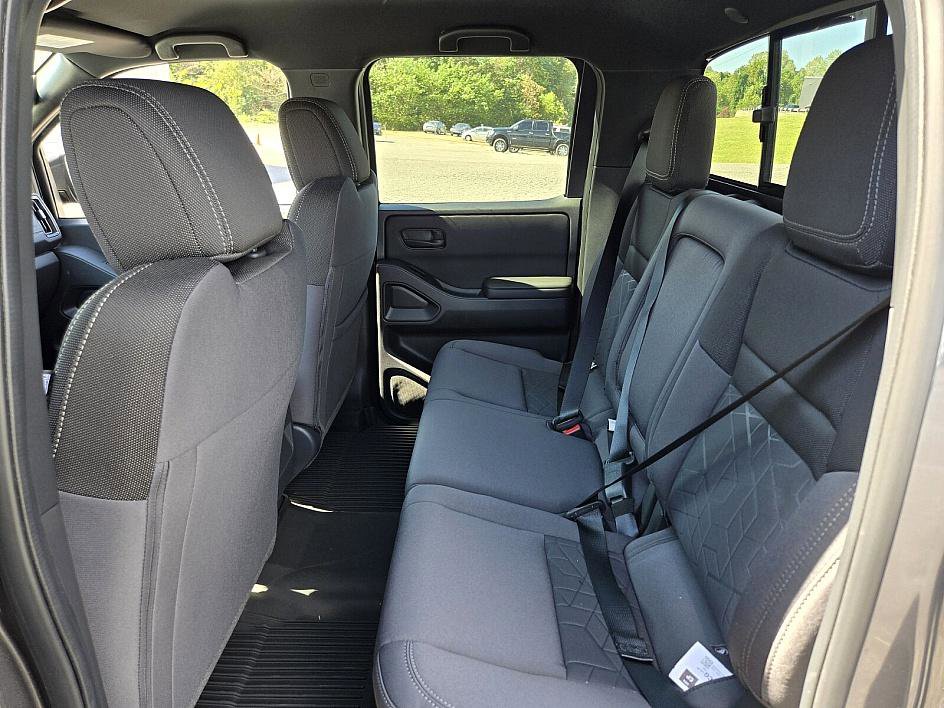 2026 Nissan Frontier Crew Cab SV photo 10