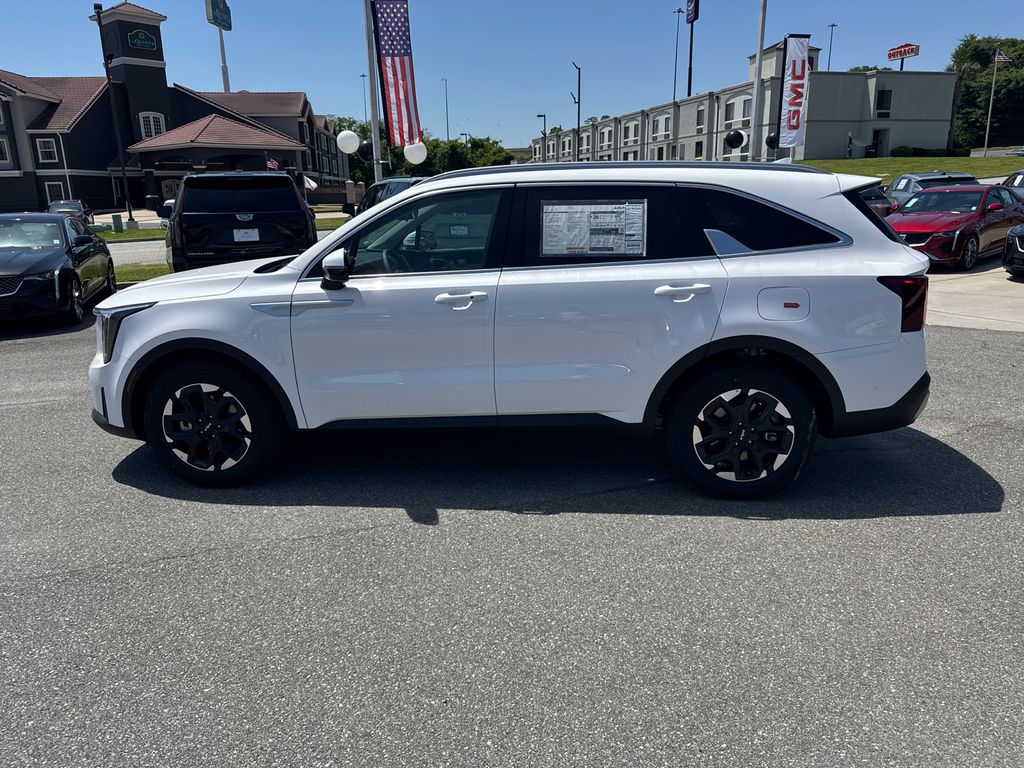 2025 Kia Sorento S photo 4