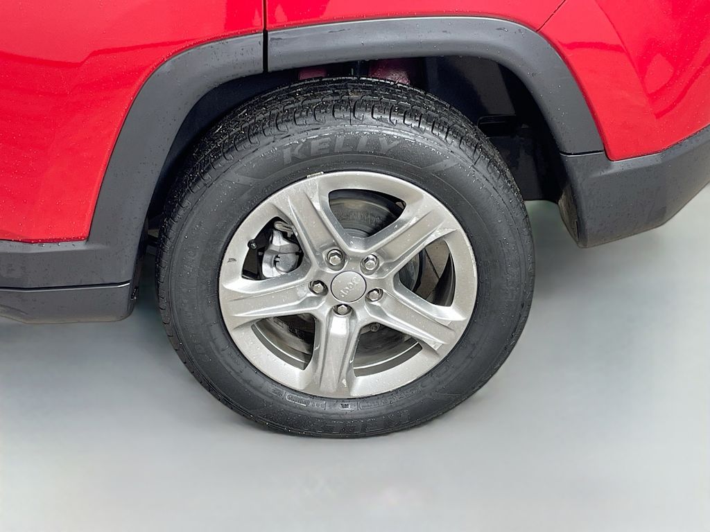 2024 Jeep Compass Latitude photo 25