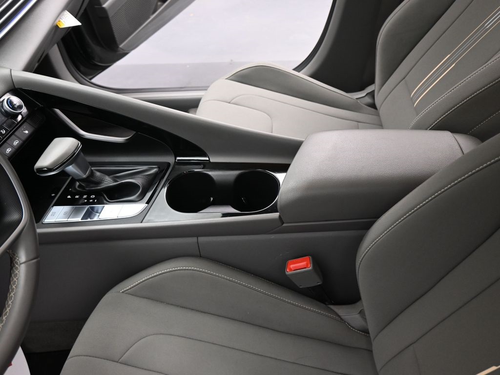 2025 Hyundai Elantra SEL Convenience photo 18