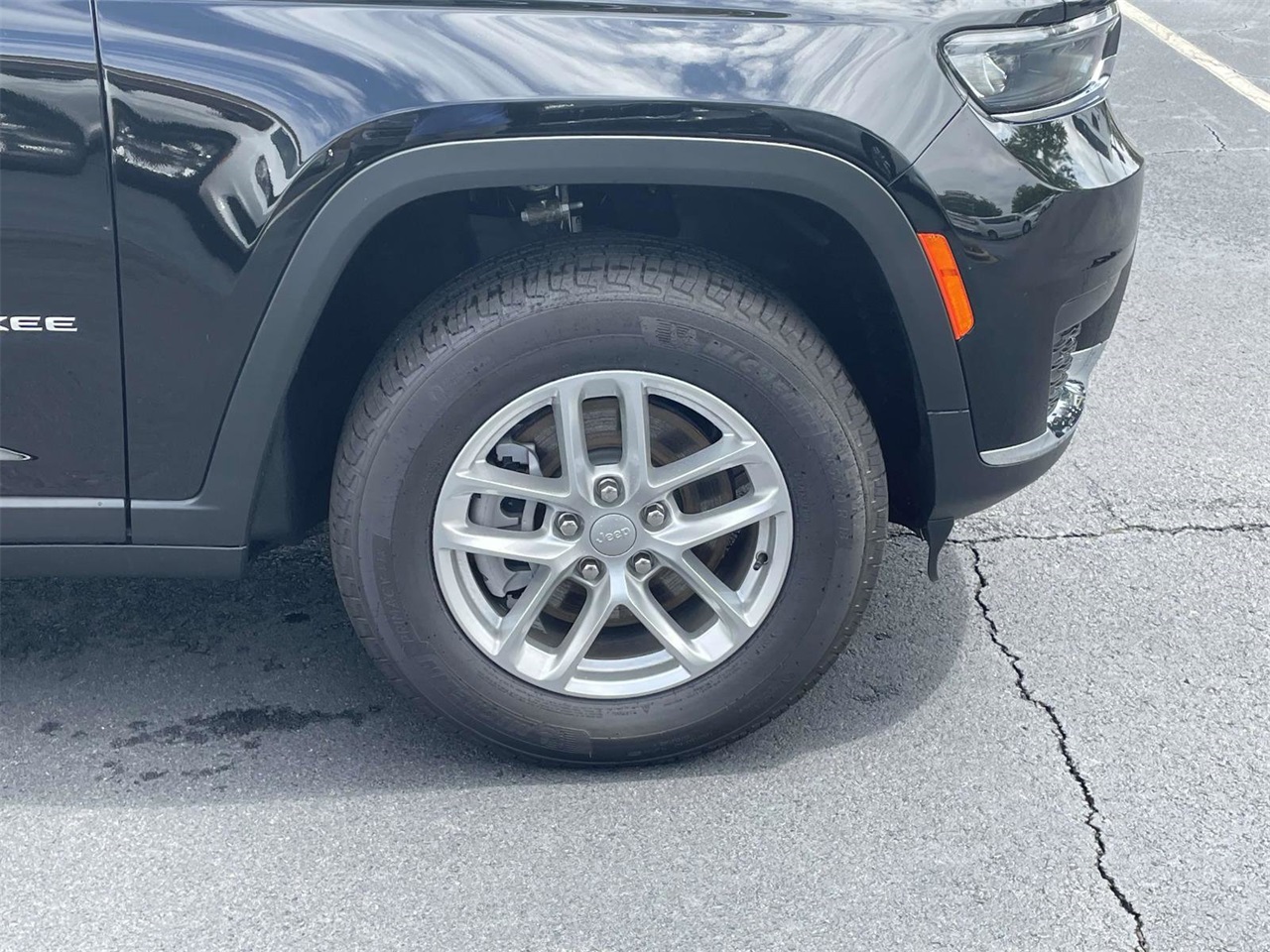2025 Jeep Grand Cherokee Laredo photo 30