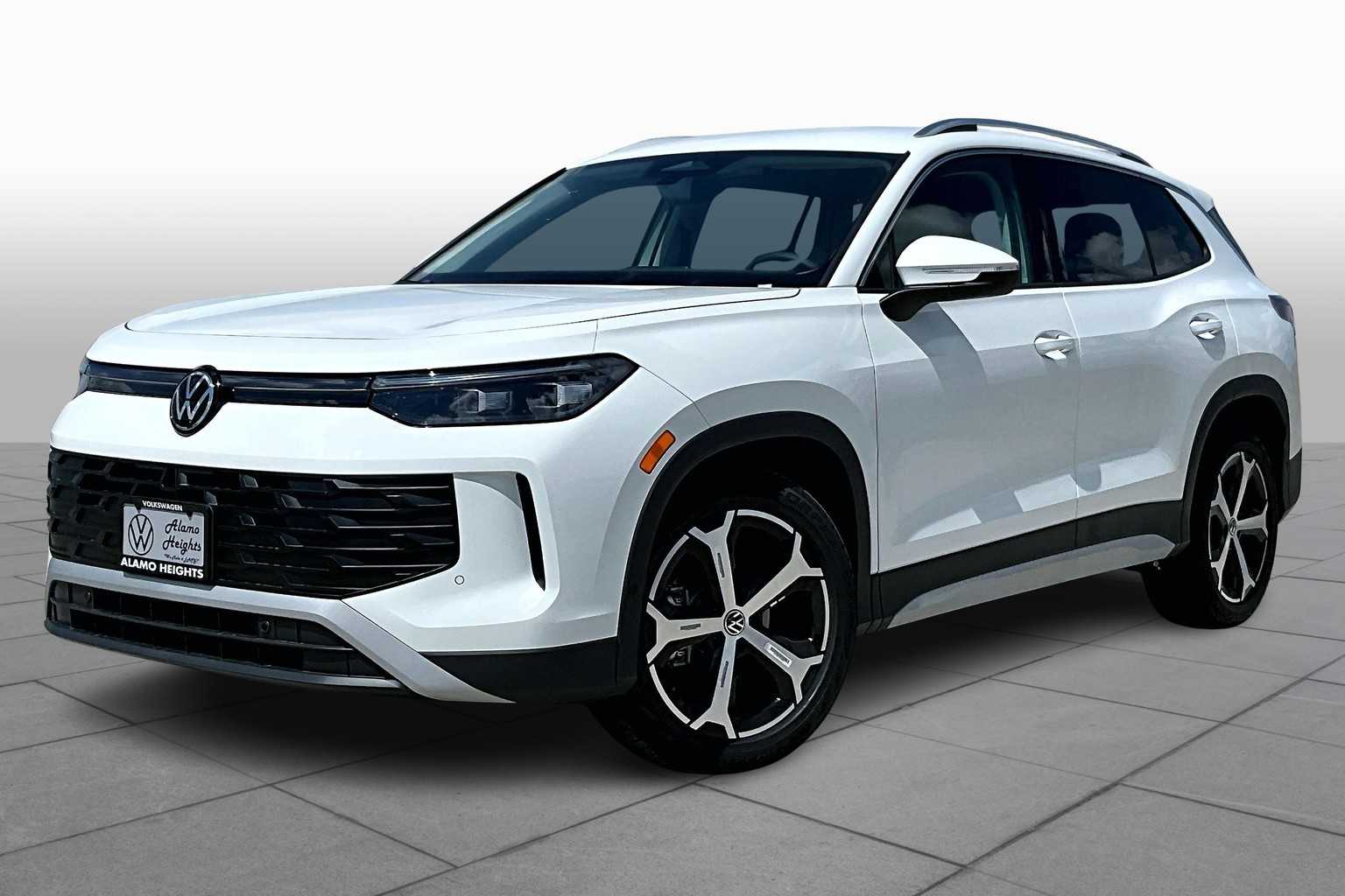 2025 Volkswagen Tiguan SE's photo