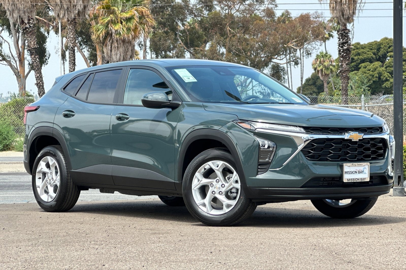 2025 Chevrolet Trax LS photo 2