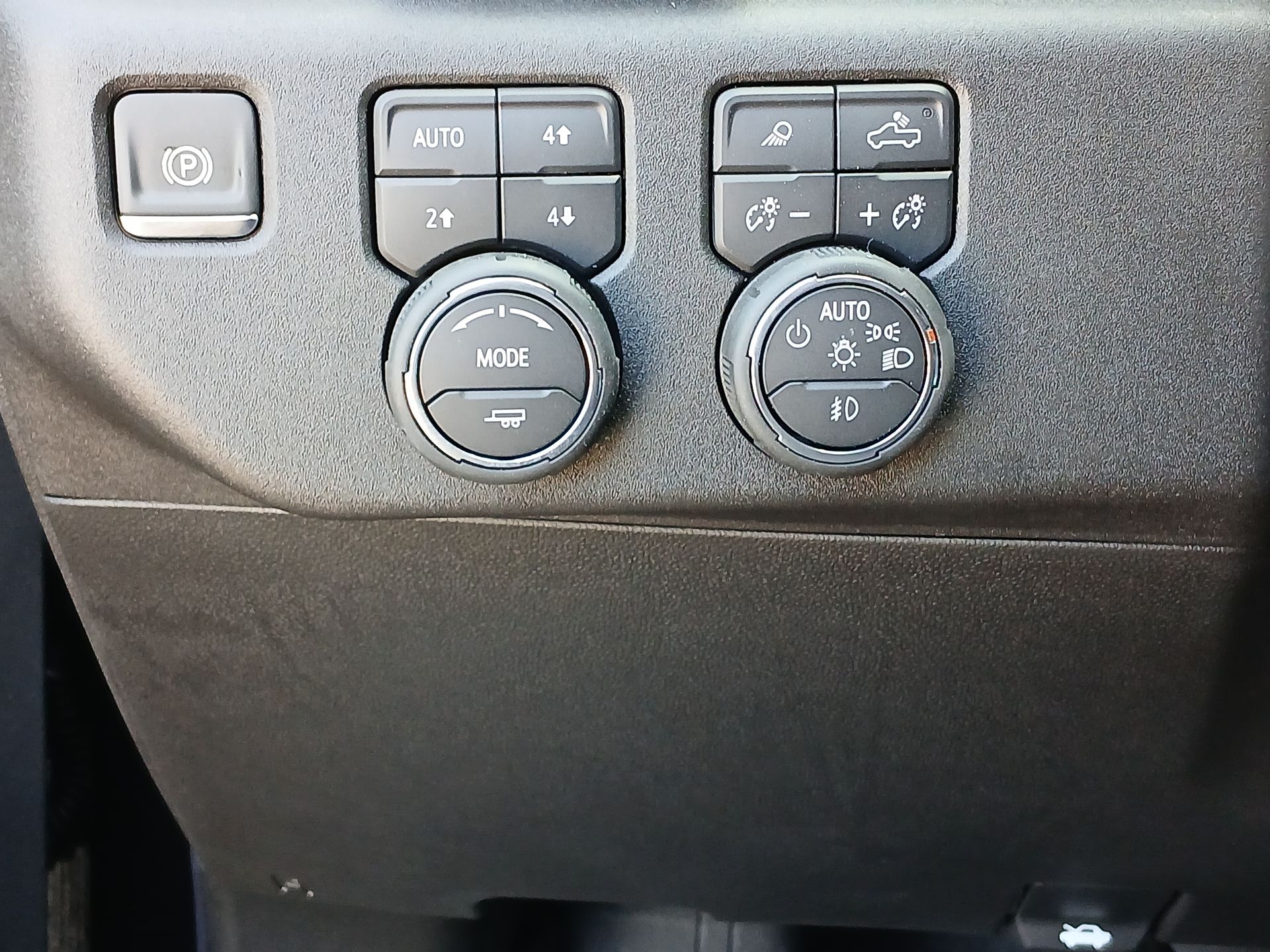 2025 Chevrolet Silverado High Country photo 18