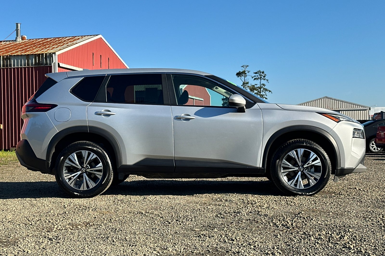 2023 Nissan Rogue SV photo 2