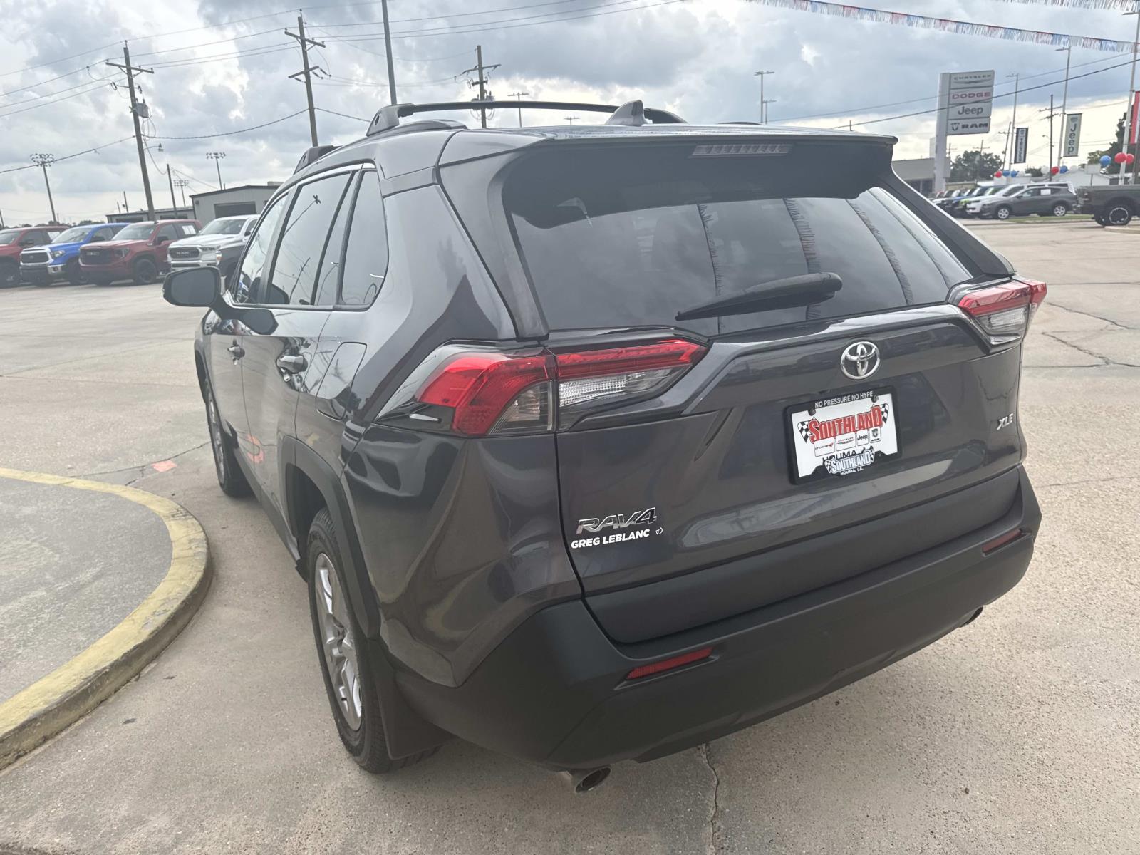 2022 Toyota RAV4 XLE photo 4