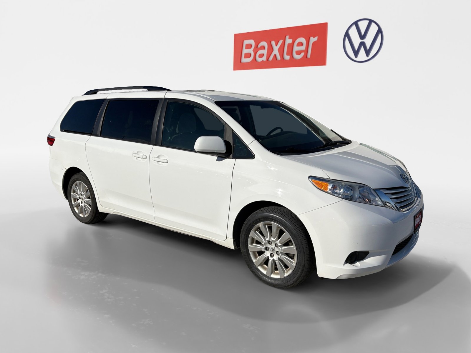 2015 Toyota Sienna LE's photo