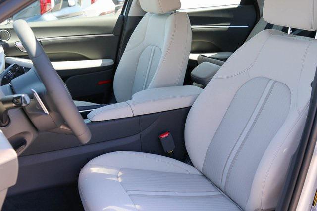 New 2025 Silver Hyundai SEL image 9