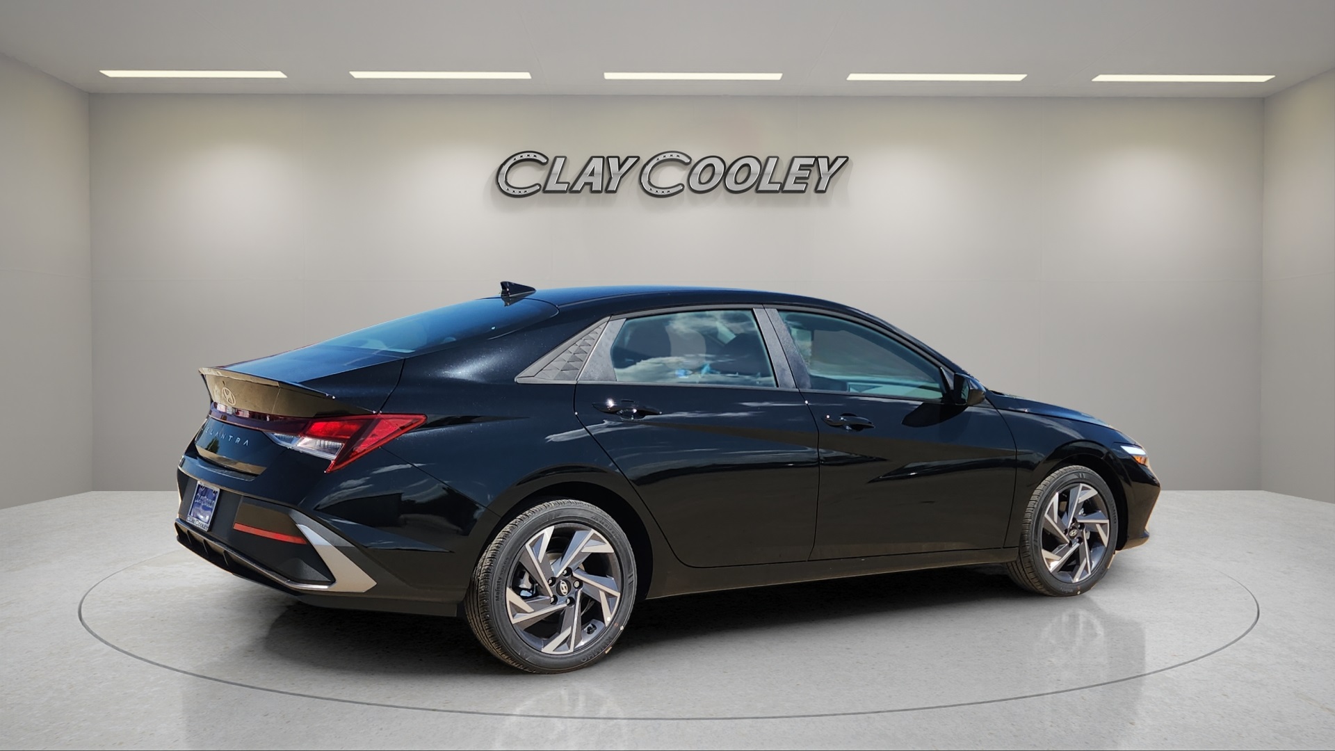 2025 Hyundai Elantra SEL Sport photo 3