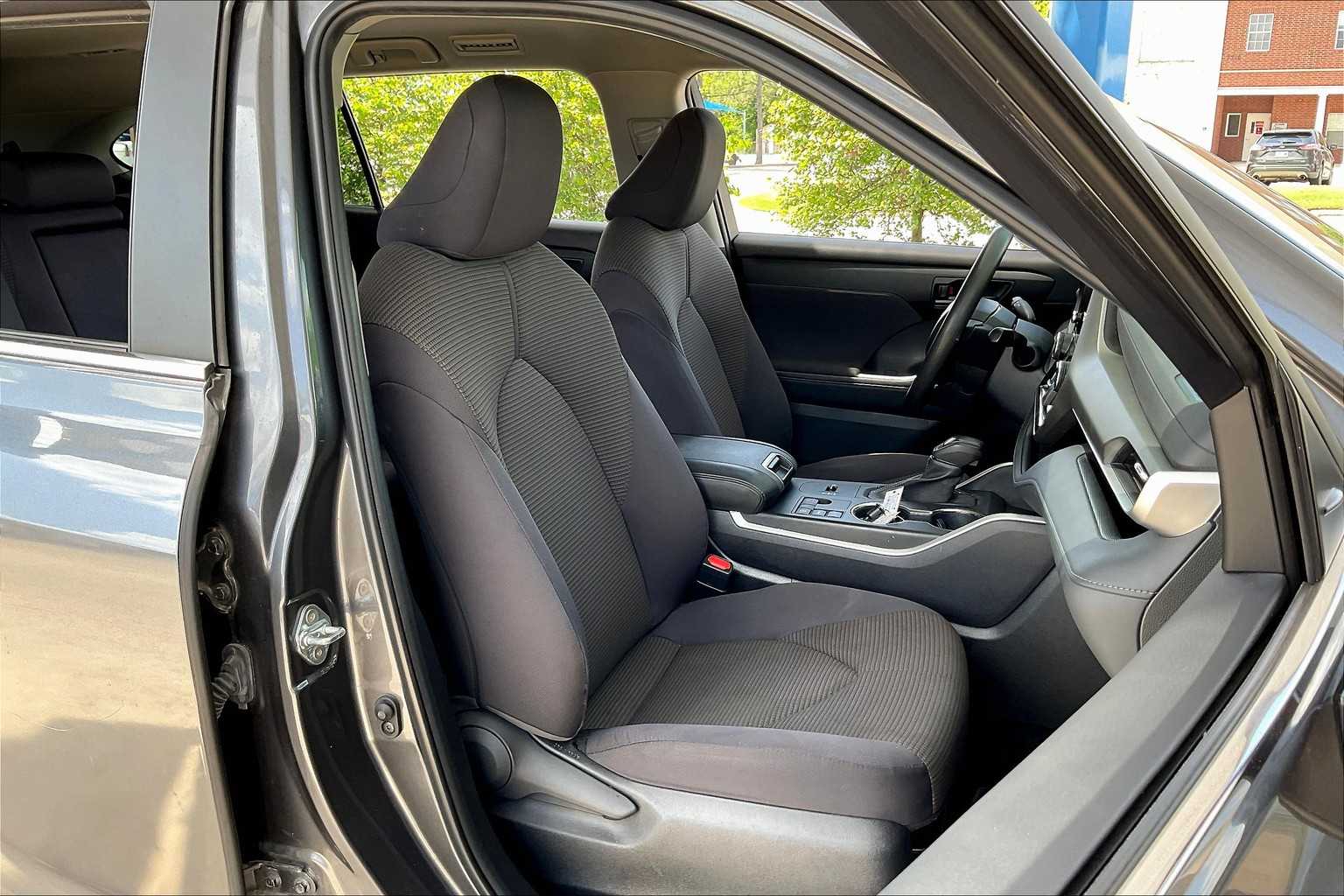 2023 Toyota Highlander L photo 23