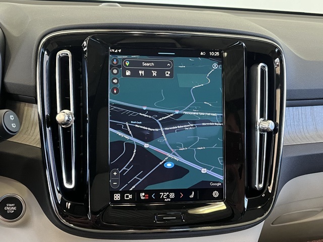 2025 Volvo XC40 Plus photo 24