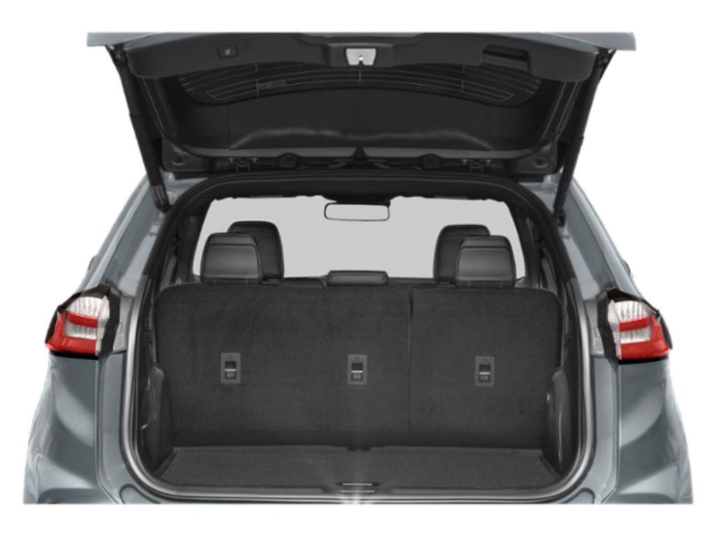 2021 Ford Edge ST photo 4