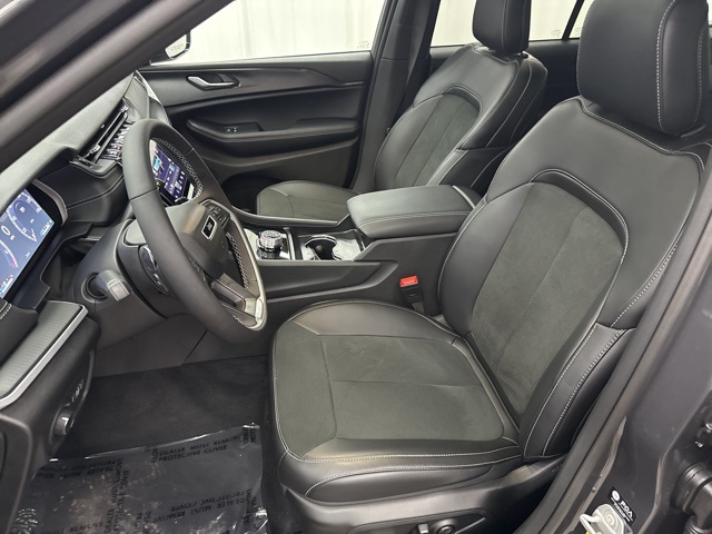 2025 Jeep Grand Cherokee Altitude X photo 4