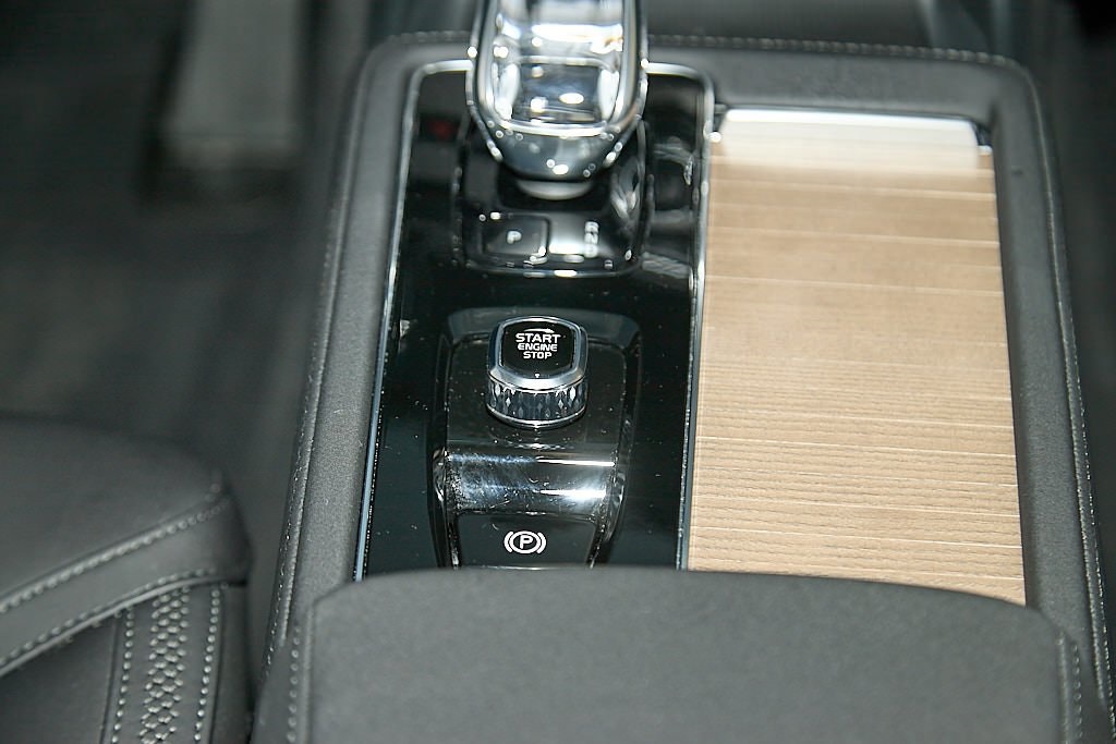 2025 VOLVO XC90 - Image 29