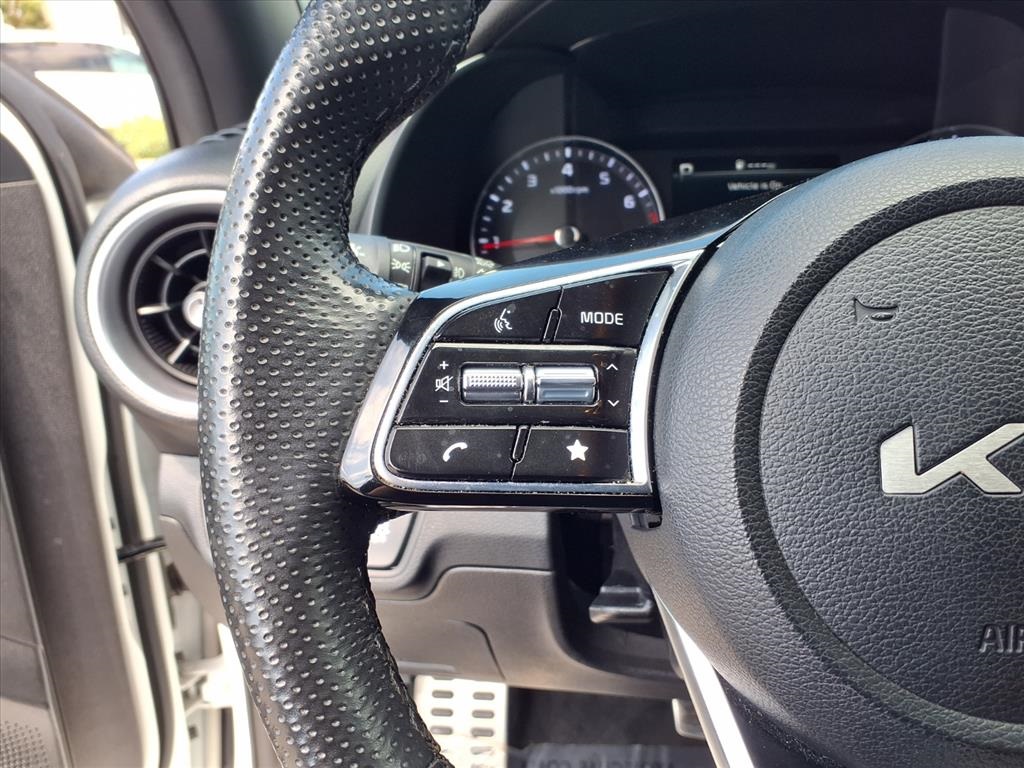 2023 Kia Forte GT-Line photo 17