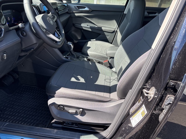 2025 Volkswagen Taos SE photo 10