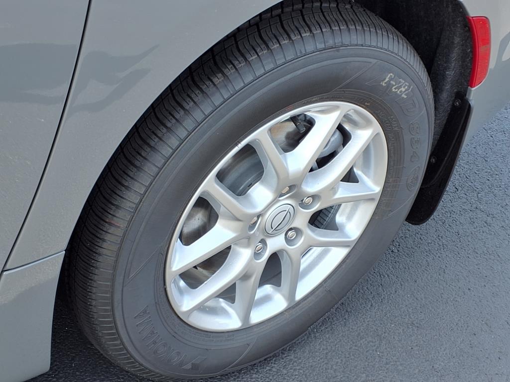 2025 Chrysler Pacifica photo 13
