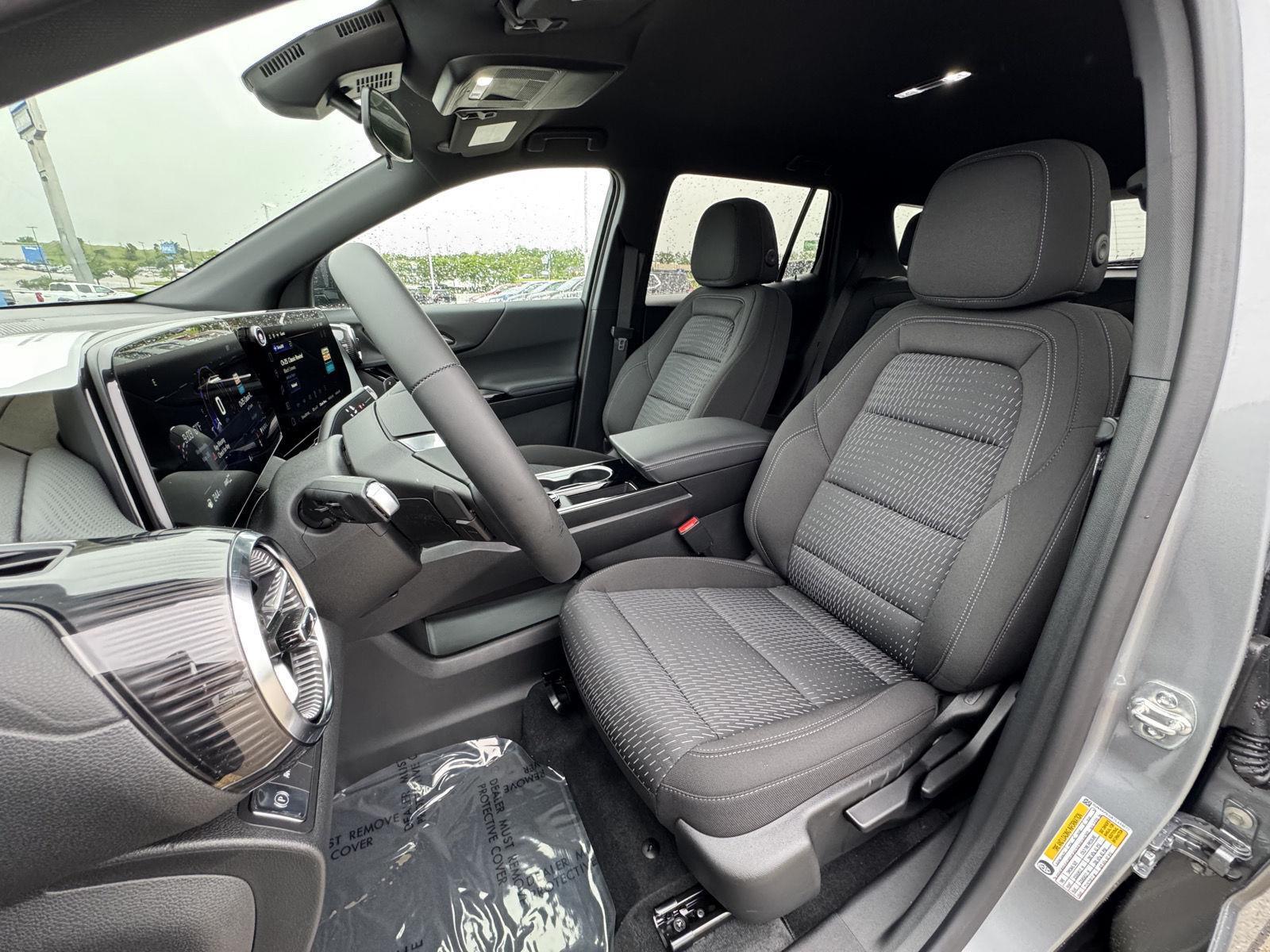 2026 Chevrolet Equinox LT photo 2