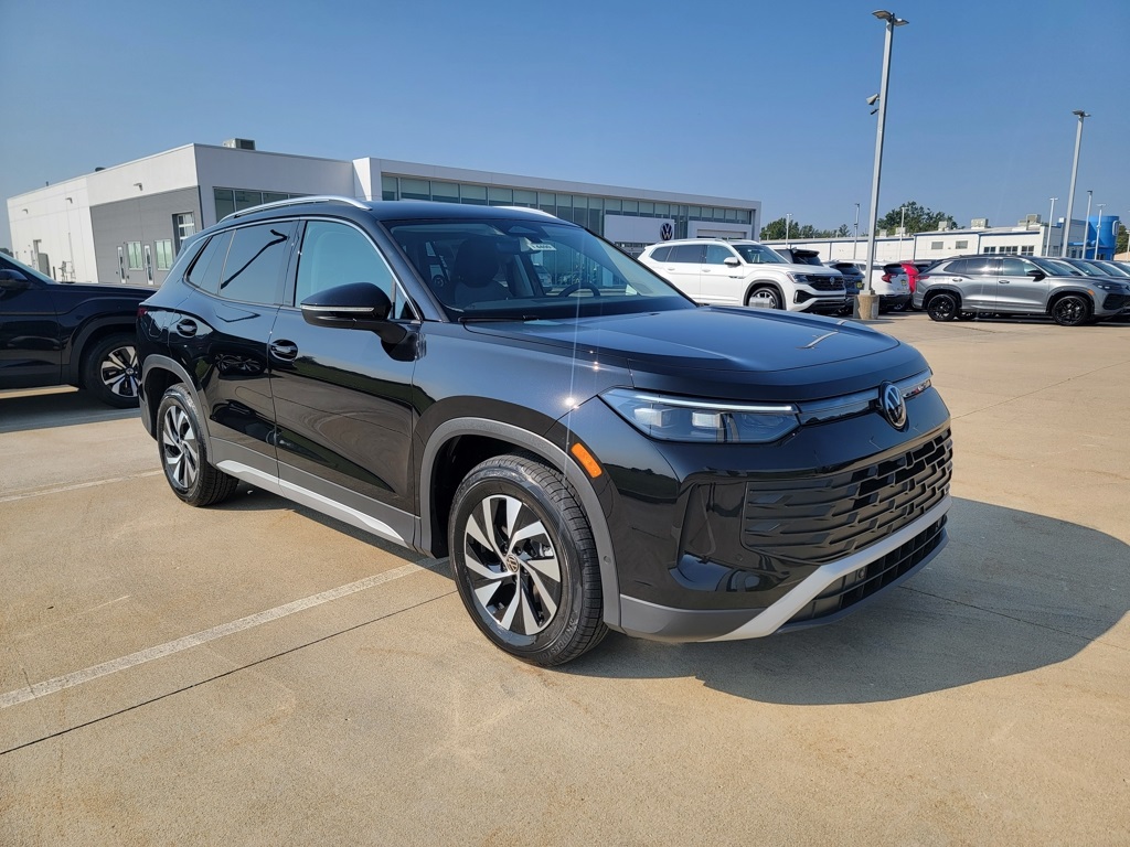 2025 Volkswagen Tiguan S's photo