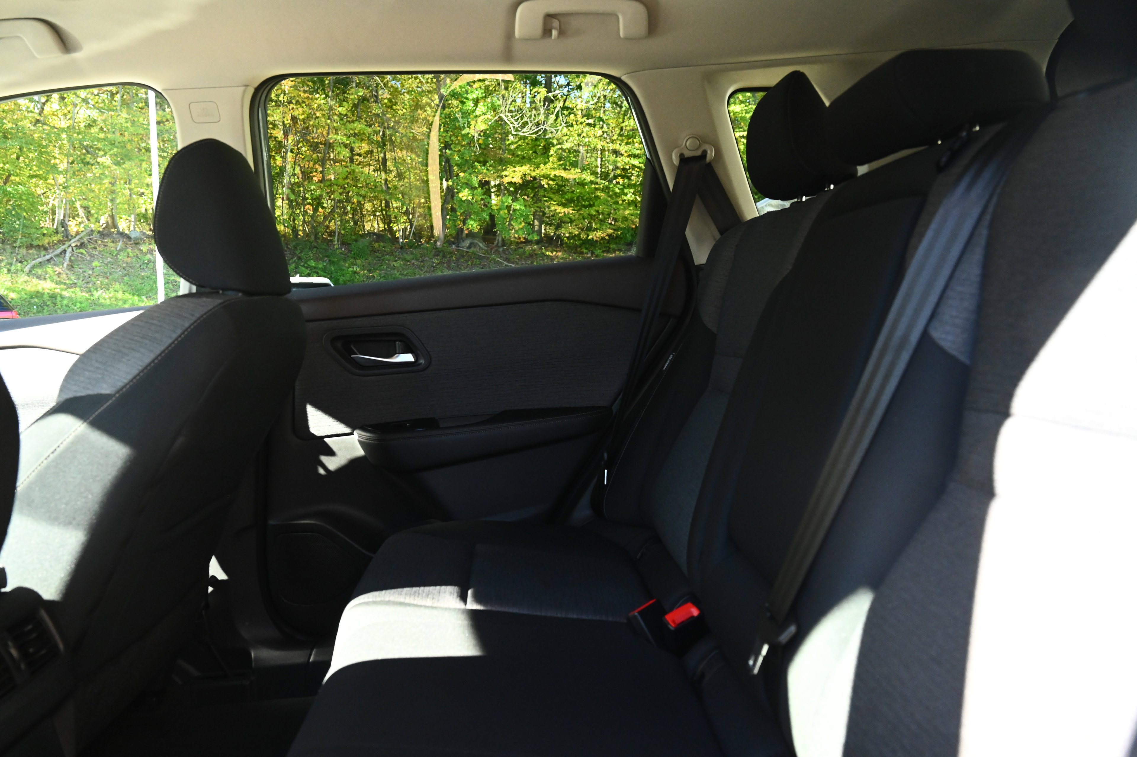 2023 Nissan Rogue SV photo 17