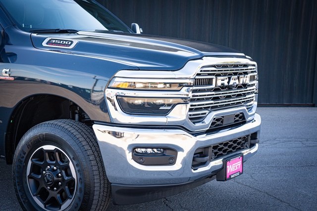 2025 Ram 3500 Laramie photo 4