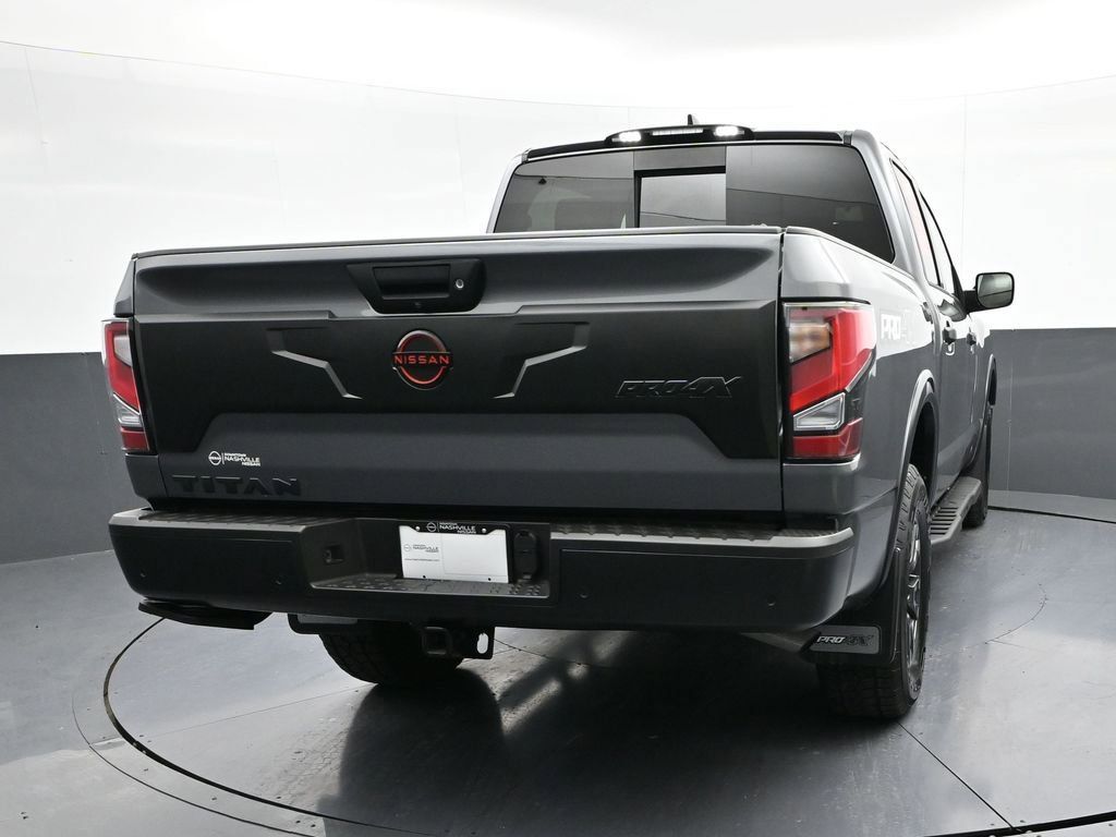 2024 Nissan Titan PRO-4X photo 4
