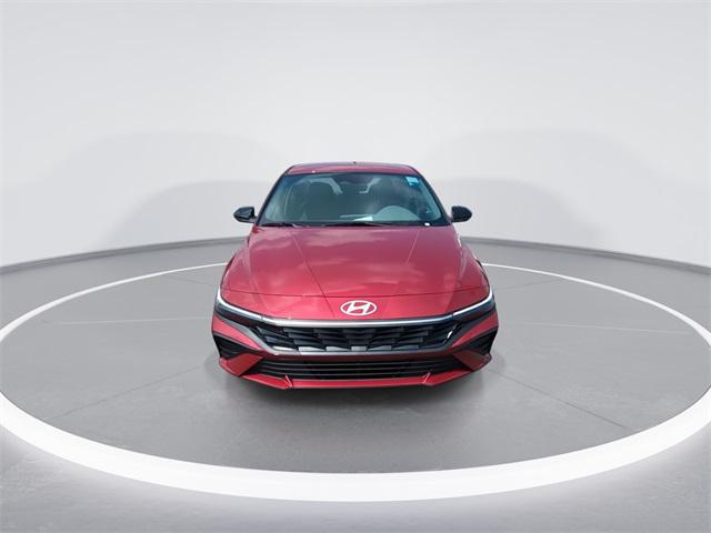 2025 Hyundai Elantra SEL Sport photo 3