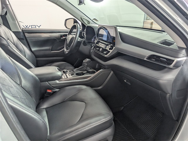 2022 Toyota Highlander Platinum photo 22