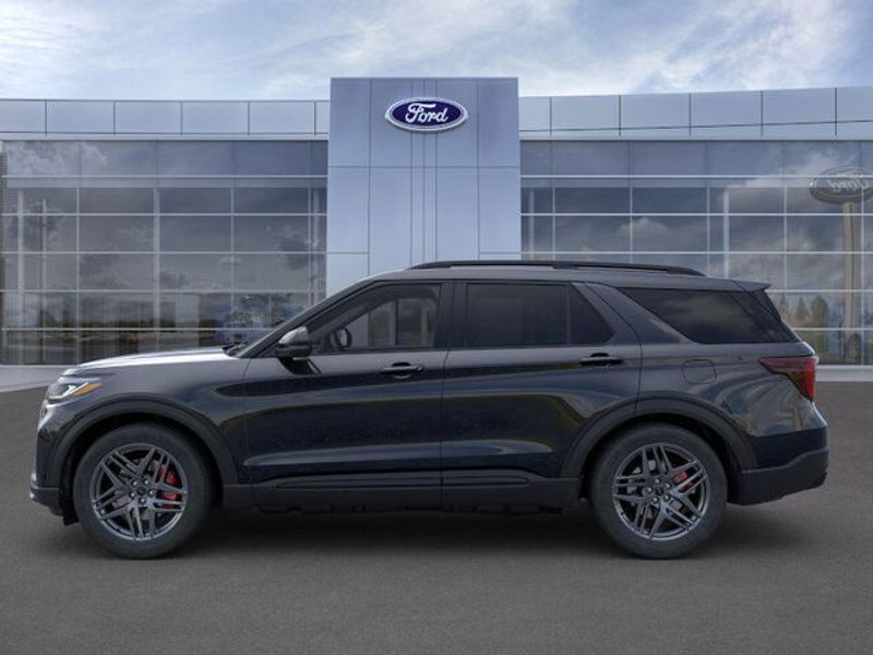 2025 Ford Explorer ST photo 3