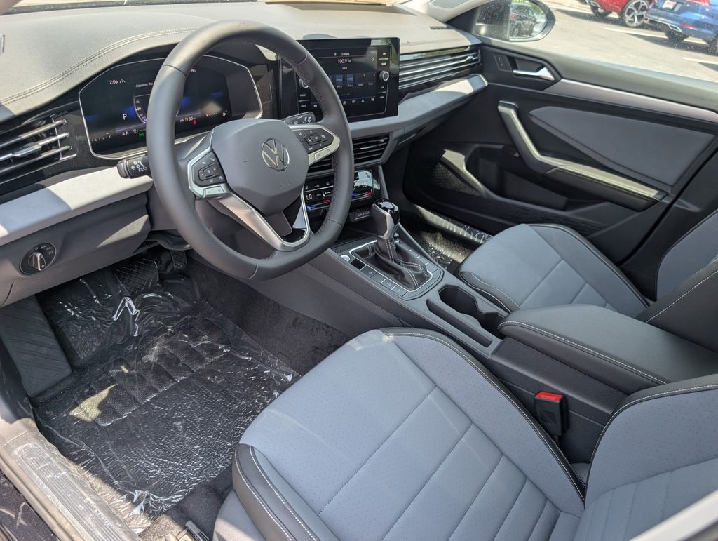 2025 Volkswagen Jetta 1.5T SE photo 9