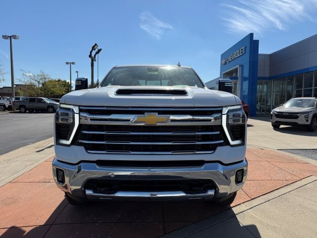 2026 Chevrolet Silverado 2500HD LTZ photo 2